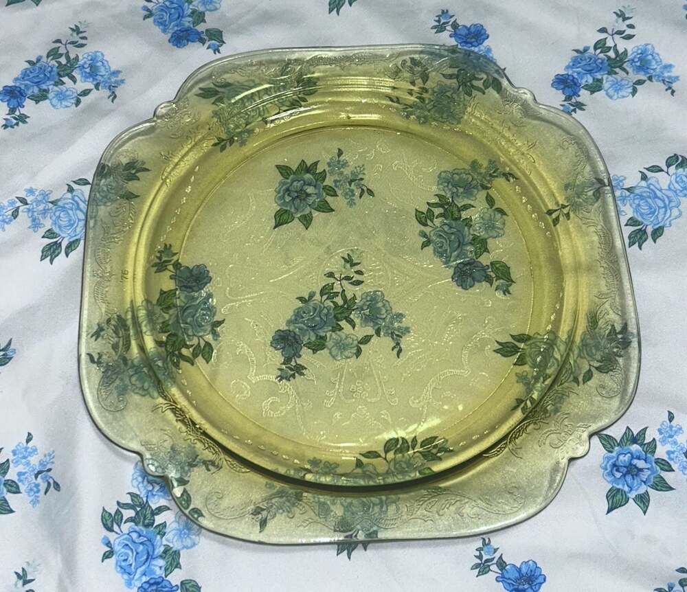 Federal Glass Normandie Bouquet and Lattice Amber Depression Glass Plate